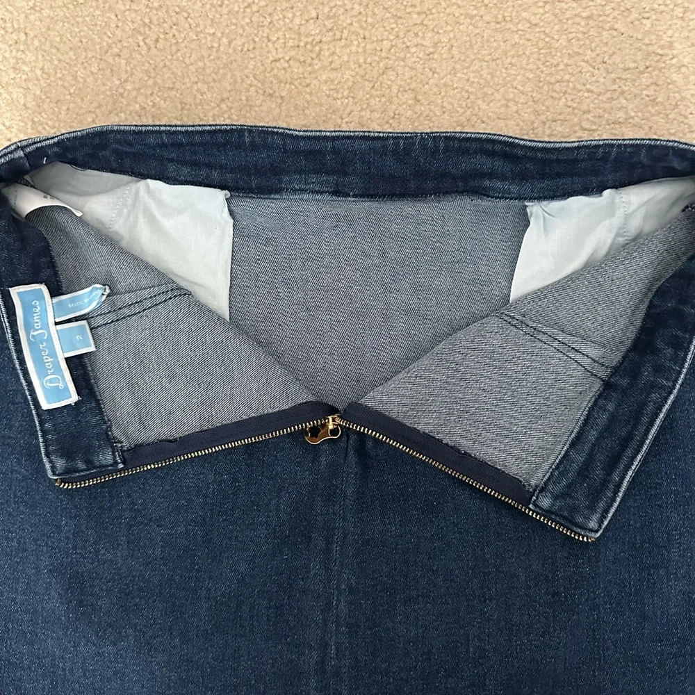 Draper James, Blue Denim Mini Skirt, With Scalloped Hem. Sz 2 Great Condition